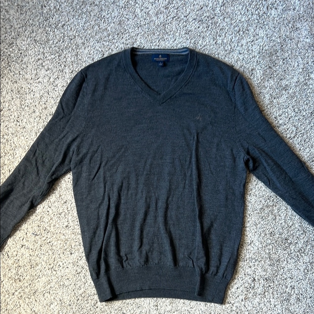 Men's Gray V-Neck Sweater